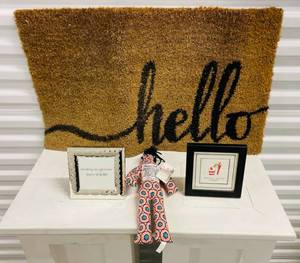 lot 652 image: Door Mat, Doll, 2 Picture Frames