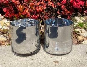 lot 457 image: 2 Silver Mirror Glass Planters