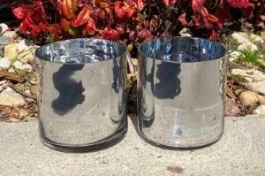 lot 460 image: 2 Silver Mirror Glass Planters