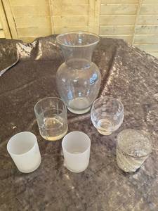 lot 752 image: Assorted Glassware