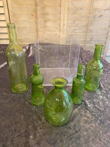 lot 753 image: 5 Green Bottle and Clear Square Box