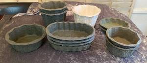 lot 760 image: 12 Paper Mache Planters assorted sizes