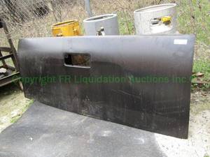 lot 266 image: Toyota Tundra tail gate