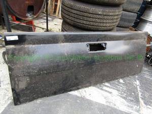 lot 277 image: GM part number 19206604 tail gate