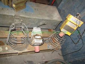 lot 238 image: Tiger 400 HID pulse start industrial fixtures part 15702 plus