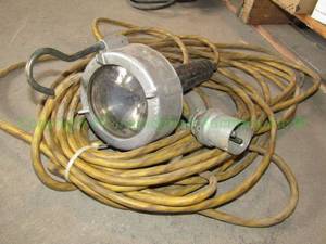 lot 224 image: Incandescent explosion proof utility lamp
