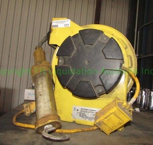 lot 177 image: Aero-motive retractable task light model RI51S13G