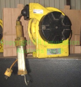 lot 176 image: Aero-motive retractable task light model RI51S13G