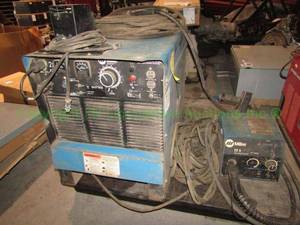 lot 157 image: Miller Deltaweld 451 constant current DC arc welding power source and 22A wire feeder