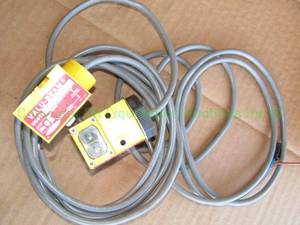lot 97 image: Banner Value-beam SM2A912DSR photo electric sensor set