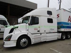 lot 283 image: 2009 Volvo semi truck-tractor, in running condition please see videos. trailer not included