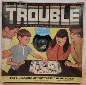 lot 3 image: VINTAGE 1965 KOHNER TROUBLE POP-O-MATIC BOARD GAME No. 310 WITH ORIGINAL BOX AS SHOWN.