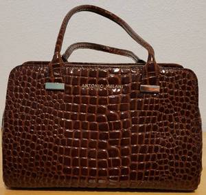 lot 42 image: ANTONIO MELANI HANDBAG  PURSE IN STYLE, COLOR, AND CONDITION SHOWN. APPROX. 15 W x 8.5 H x 6 D.