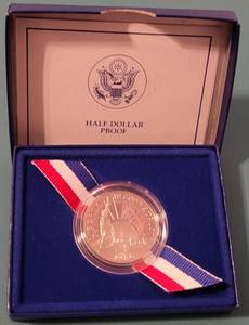 lot 56 image: 1986 COMMEMORATIVE STATUE OF LIBERY HALF DOLLAR PROOF WITH ORIGINAL BOX AS SHOWN.
