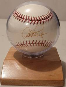 lot 91 image: RAWLINGS MLB BASEBALL SIGNED BY ALEX AROD RODRIGUEZ IN CASEDISPLAY AS SHOWN.