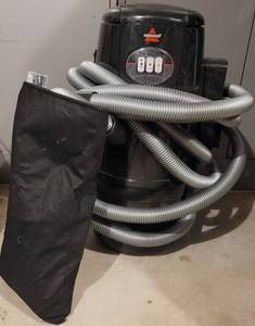 lot 124 image: BISSELL GARAGE PRO WETDRY VAC MODEL 18P0-3 WITH ATTACHMENTS AS SHOWN. TESTED AND POWERS ON.
