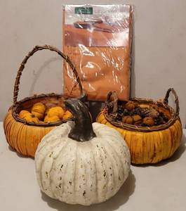 lot 126 image: LOT OF ASSORTED FALL DECOR AS SHOWN.