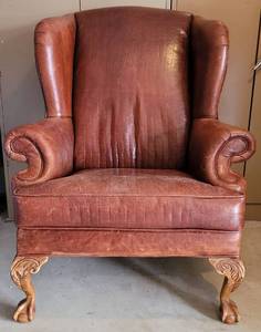 lot 151 image: FLEXSTEEL GENUINE LEATHER CHAIR IN STYLE, COLOR, AND CONDITION SHOWN. APPROX. 38 W x 40 D x 44 H.