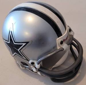 lot 190 image: RIDDELL DALLAS COWBOYS MINI HELMET AS SHOWN.