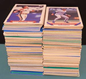 lot 173 image: LOT OF ASSORTED BASEBALL TRADING CARDS AS SHOWN.