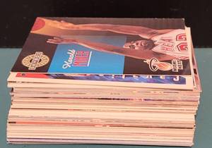 lot 174 image: LOT OF ASSORTED BASKETBALL CARDS AS SHOWN.
