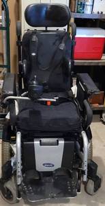lot 181 image: INVACARE TDX SP POWER ELECTRIC WHEELCHAIR WITH VARIOUS FEATURES INCLUDING TILT(ING) AS SHOWN IN PICTURES. THIS UNIT IS IN RUNNING CONDITION AND COMES WITH BATTERY CHARGER AS WELL. SEARCH IT UP