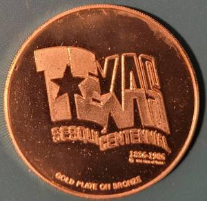 lot 202 image: TEXAS SESQUICENTENNIAL 1836-1986 GOLD PLATE ON BRONZE COIN WITH CASE AS SHOWN.