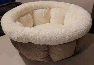 lot 245 image: PET BED IN STYLE, COLOR, AND CONDITION SHOWN.