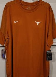 lot 263 image: TEXAS LONGHORNS MENS DRI-FIT SHIRT WITH TAGS IN STYLE, COLOR, AND CONDITION SHOWN.