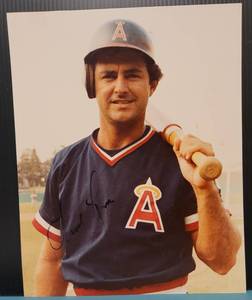 lot 267 image: 8 X 10 PHOTO SIGNED BY FRED LYNN WITH COA AS SHOWN.