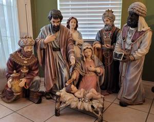 lot 279 image: LARGE SIZE RANGING FROM 20 TO 36 HIGH 8-PIECE NATIVITY SET IN STYLE, COLOR, AND CONDITION SHOWN. THE BABY JESUS PIECE SHOWS DAMAGE ON SIDES - SEE PICTURES.