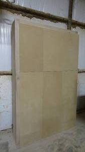 lot 32 image: 6-Door Wall Cabinet w Shelving, Measures 85.5 x 57 x 13