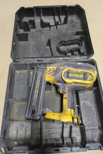 lot 49 image: Dewalt DC608 18-Gauge Brad Nailer w Case