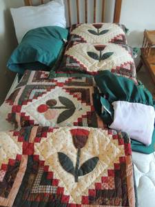 lot 44 image: 2 sets of bedding matched
