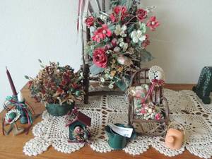 lot 42 image: HOME DECOR - 8 wicker rocker, 16 wooden rocker , wicker basket with floral and mini water pot