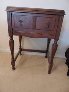 lot 14 image: Franklin De lux Rotary sewing machine model #117851 by Sear original paperwork included