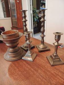 lot 55 image: Brass candle sticks x 4 2 small 5.5 and 2 large 10