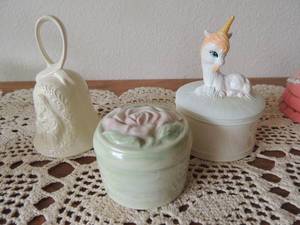 lot 62 image: Unicorn box DI-1981 ,  Bell FH1979,  Trinket box FH1980  ceramics
