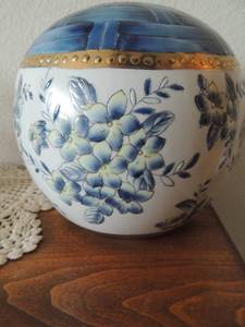 lot 64 image: Beautiful glass bowl with blue tile top and floral dcor