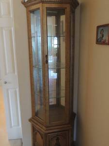 lot 60 image: Curio Cabinet 71x24x11 3 Glass shelves & cabinet