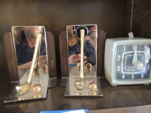 lot 84 image: 2 gold golf club book ends  timer