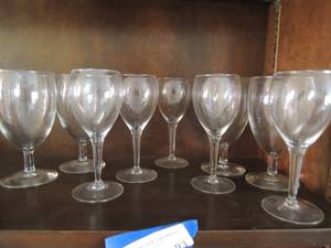 lot 93 image: 4 short stem wine glasses 5 4 wine glasses