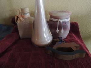lot 100 image: Jar of pink bath beads, jar of bath salts and a pink candle