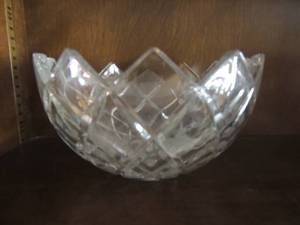 lot 103 image: Mikasa crystal bowl4x8