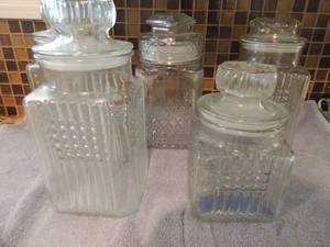 lot 107 image: 5 clear glass cannisters with lids by Kaezrsc