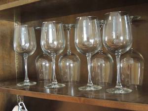 lot 108 image: 8 stemmed wine glasses