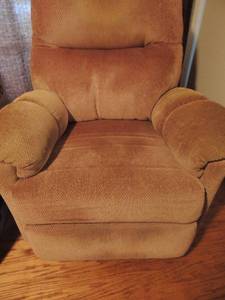 lot 20 image: Brown rocker recliner no brand