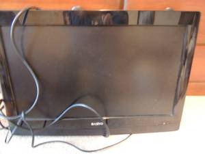 lot 24 image: Sanyo TV with remote 26 works well