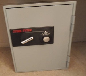 lot 2 image: SAFE - Fire Fyter Safe insulated filing device class 350plus No-K-00694217 center mfg. corp. combination on paperwork 19x16x17