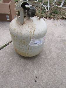 lot 139 image: PROPANE TANK